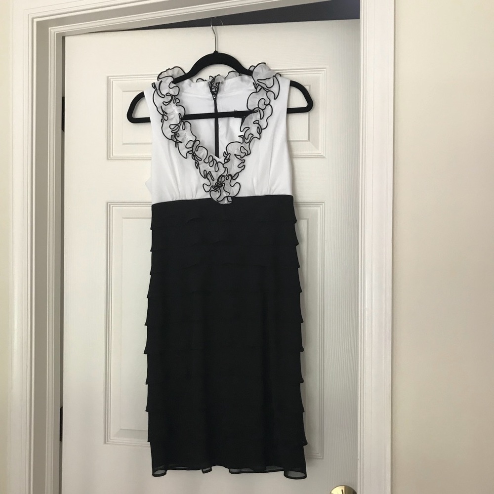 Black/white Ruffled Dress